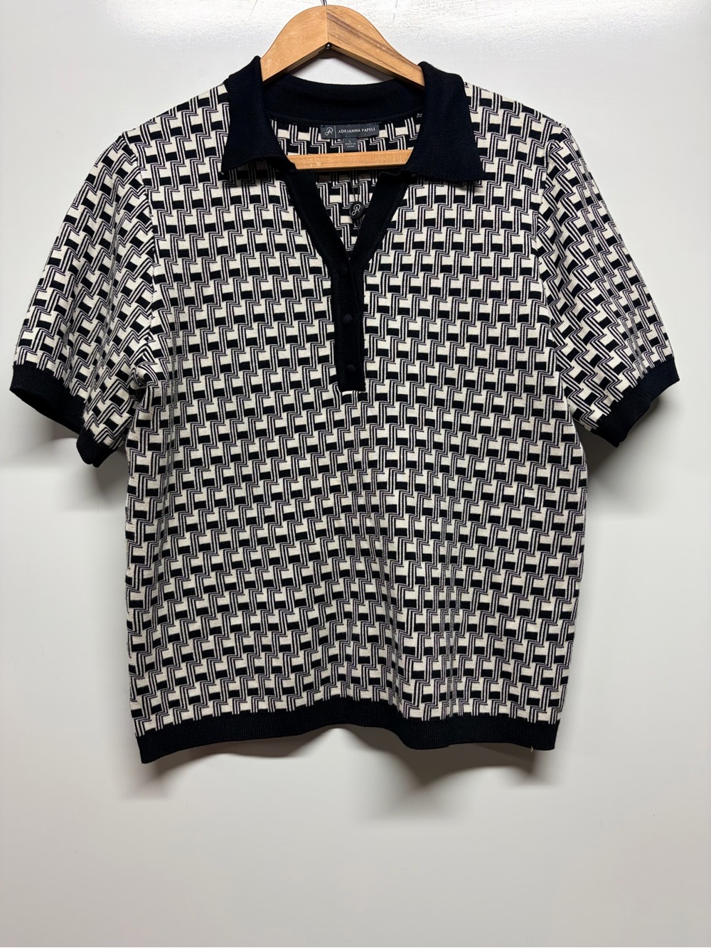Adrianna Papell Black and White Geometric Short-Sleeve V-Neck Sweater